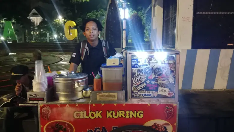 Dari Gerobak Cilok, Kisah Raja Sinaga Bangun Lapak Baca Gratis