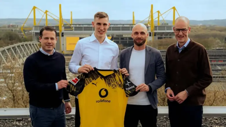 Berhasil Perpanjang Kontrak Schlotterbeck, CEO Dortmund: Dia Sangat Berharga