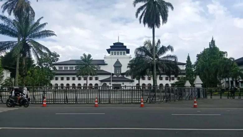 Pelataran Gedung Sate Direvitalisasi, Pemprov Jabar Kejar Target Rampung Agustus 2026
