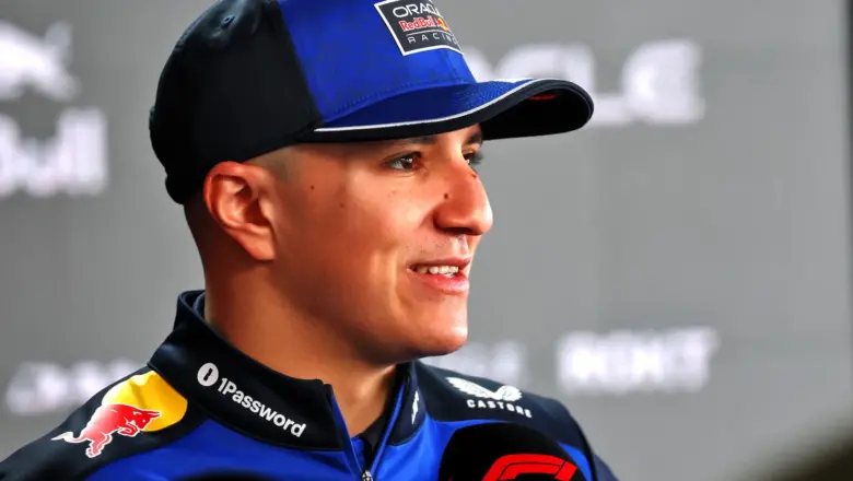 Isack Hadjar Ungkap Target Promosi ke Red Bull