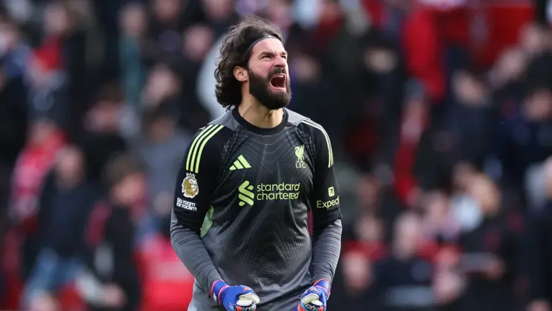 Juventus Siap Goda Alisson dengan Kontrak Jangka Panjang