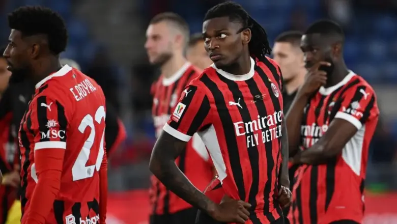 Media Italia Soroti Ejekan Penonton di Pertandingan AC Milan vs Juventus