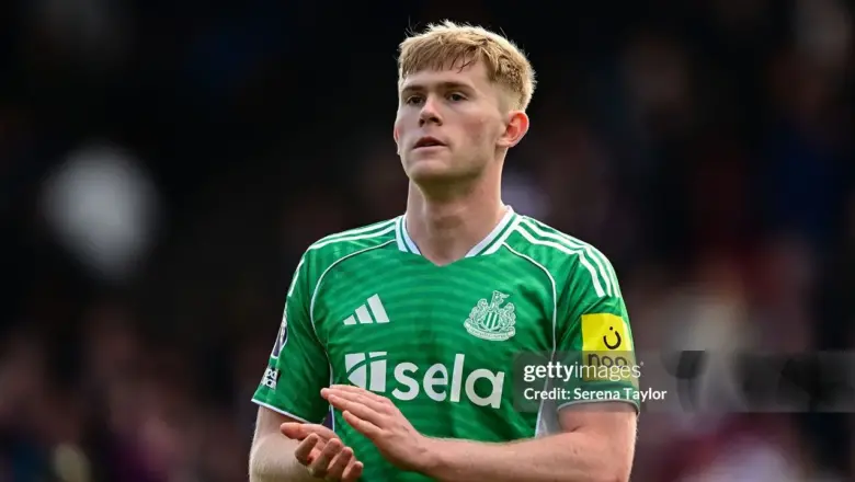 Newcastle United Pasang Harga Tinggi untuk Lewis Hall