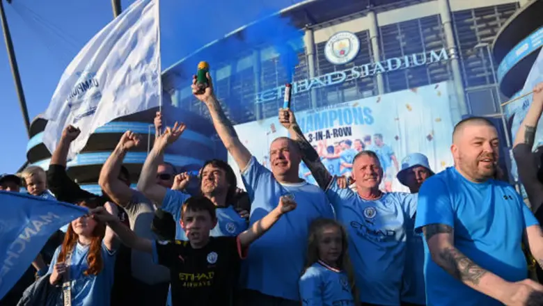 Penampilan Baru Giorgi Kinkladze Curi Perhatian Fans Manchester City