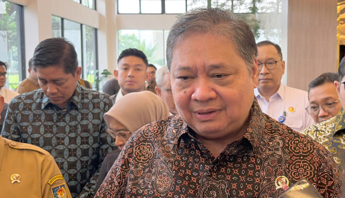 Airlangga Tetap Waspada Meski Harga Minyak Mulai Melandai