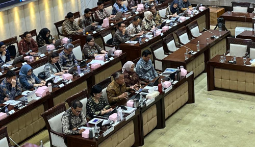 Anggota DPR Heran Rupiah Tetap Ambruk Padahal BI Sudah Kerahkan Semua Instrumen