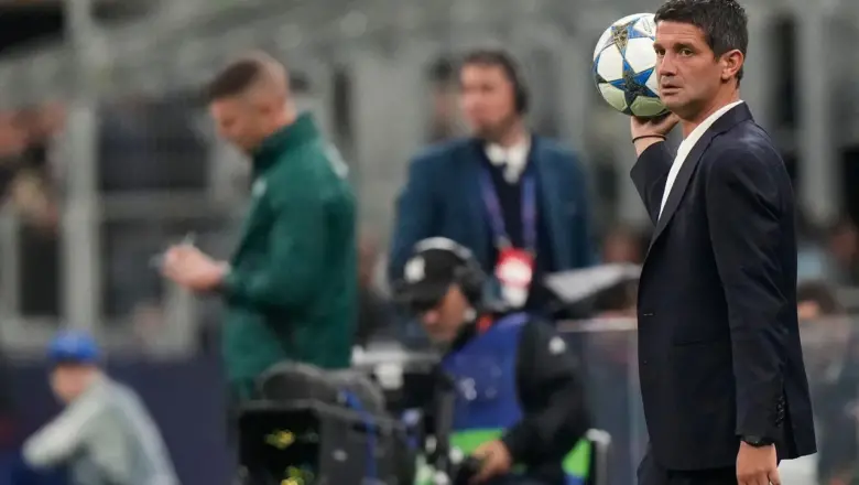Cristian Chivu: Tenang Saat Dikritik, Belajar Taktik di Hari Libur