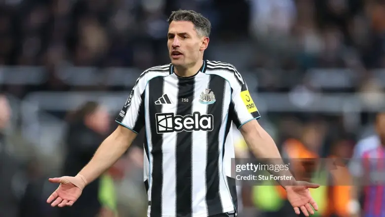 Eddie Howe Akui Fabian Schar Bisa Pergi, Newcastle Terancam Rugi
