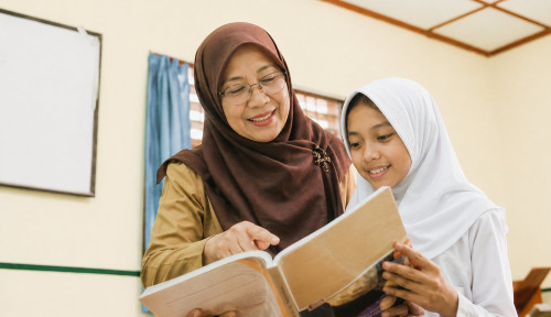 PPPK akan Dihapus? DPR Minta Prabowo Angkat Semua Guru Jadi PNS