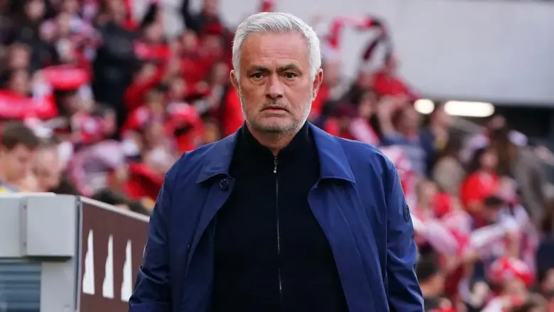 Jose Mourinho Berjanji Akan Kirim Pesan Setelah Chivu Meraih Scudetto