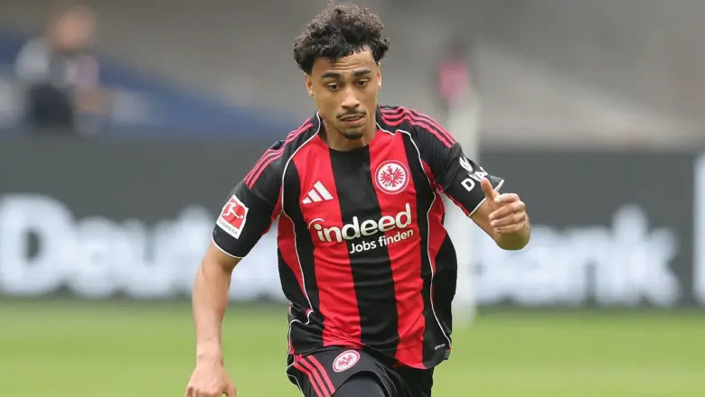 Manchester United Mulai Lirik Nathaniel Brown untuk Perkuat Pos Bek Kiri