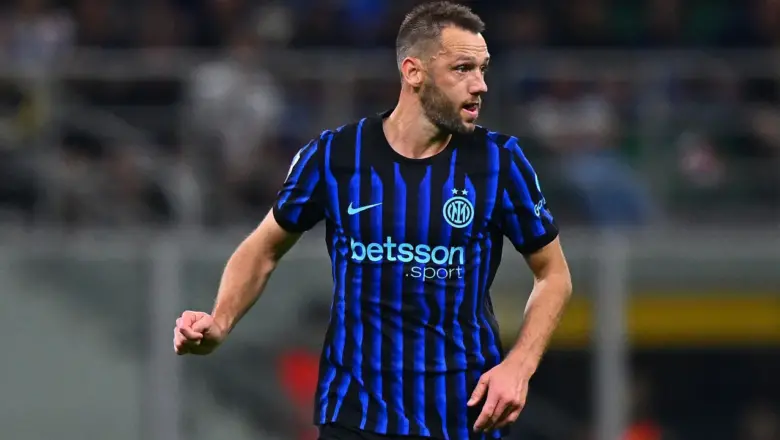 Nicolo Schira: Godaan Klub Eropa dan Timteng Goyahkan Stefan De Vrij