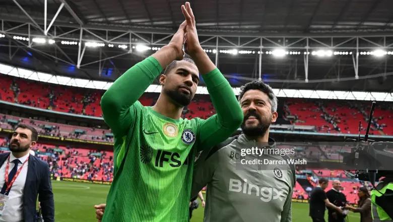 Petr Cech Nilai Situasi Chelsea Ganggu Robert Sanchez
