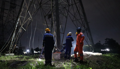 Sisi Lain Fenomena Blackout di Sumatera, Pedagang Lilin Laris Manis