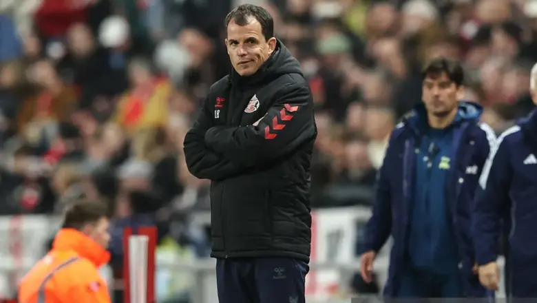 Regis Le Bris Puas Sunderland Akhiri Tren Kebobolan Saat Tahan MU