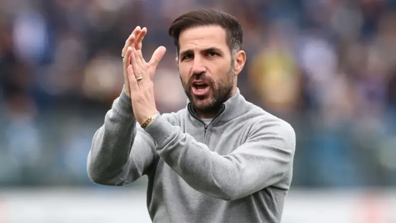 Barcelona Incar Cesc Fabregas sebagai Pengganti Hansi Flick