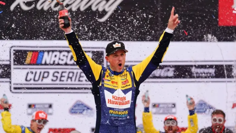 Denny Hamlin Raih Kemenangan Ketiga Beruntun di NASCAR Cup Series