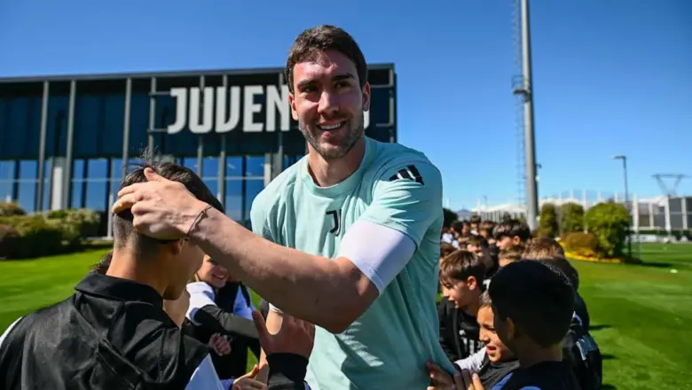 Dusan Vlahovic Masih Bersikeras, Juventus Mustahil Mempertahankannya