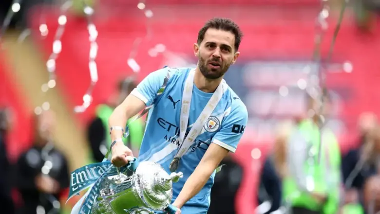 Hansi Flick Beri Lampu Hijau Barcelona Kejar Bernardo Silva