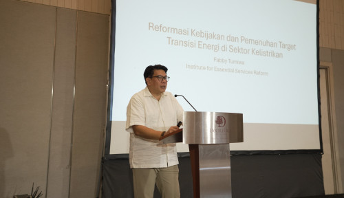 12 Tower PLN Ambruk, IESR Desak Audit Proyek Tol Listrik Sumatra