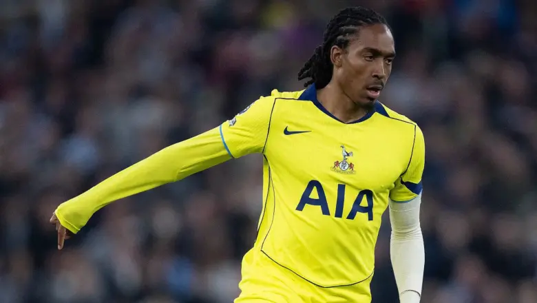 Juventus Masih Pertimbangkan Rekrut Djed Spence dari Tottenham