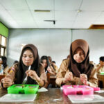 Prabowo Dengarkan Kritik MBG, Penyimpanan Ayam hingga Pengawasan Dapur Dibenahi