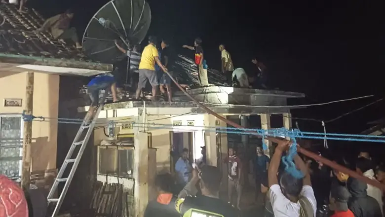Diduga Korsleting Listrik, Rumah Dua Lantai di Pakenjeng Hangus Terbakar, Kerugian Capai Rp50 Juta