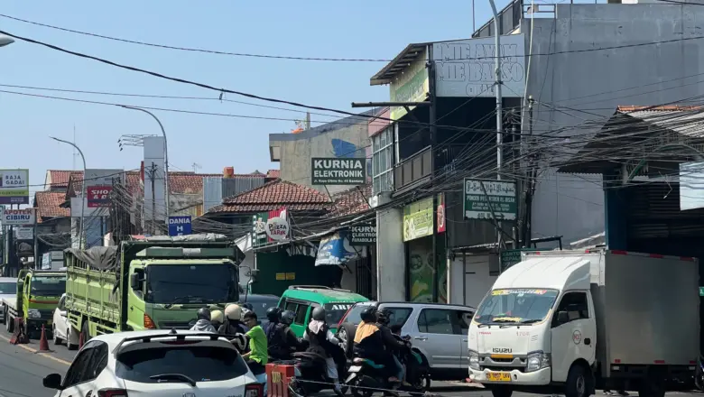 Simpul Kemacetan di Putaran Cibiru, Pengendara Harus Antre Panjang Setiap Hari
