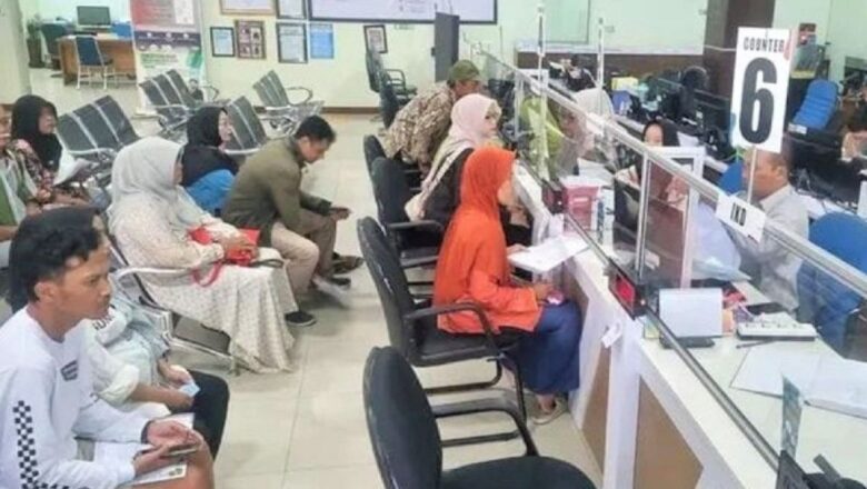 Apakah pindah rumah wajib ganti KTP dan KK?