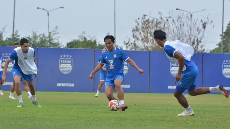 Kembali ke Persib, Igor Tolic Pantau Progres Pemain Pinjaman