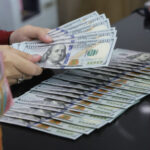 Sentimen Pergantian Menkeu Jadi Beban, Rupiah Ditutup Makin Terpuruk