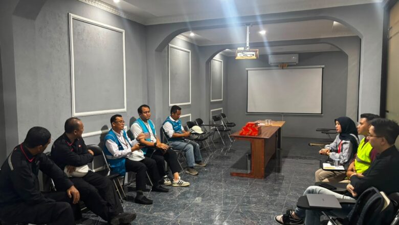 PLN Perkuat Kemitraan dengan Industri, Pastikan Pasokan Listrik Andal Dukung Pemanfaatan PLTS Atap di PT Pulogadung Steel