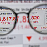 IHSG Ambruk Hampir 2%, Rupiah Ikut Loyo ke Rp18.135 per Dolar AS