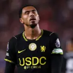 Levi Colwill Sebut Lini Belakang Chelsea Mudah Diintimidasi Skuad Brentford