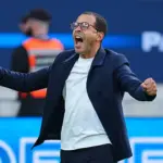 Liam Rosenior Tegaskan Ingin Kirim Pesan Usai Paris FC Tekuk Strasbourg