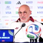 Luis de la Fuente Sebut Flick Bikin Barcelona di Level Berbeda