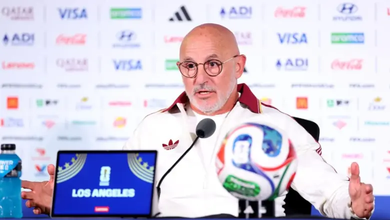 Luis de la Fuente Sebut Flick Bikin Barcelona di Level Berbeda
