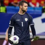 Maarten Paes Bicara Persaingan dengan Emil Audero di Timnas Indonesia