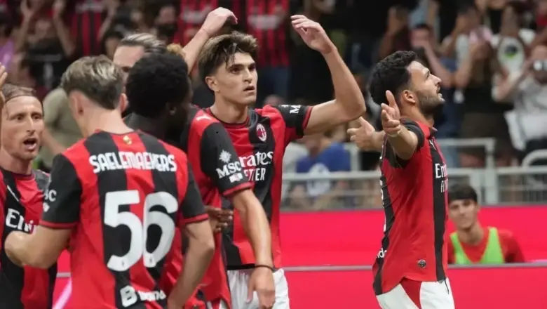 Media Italia: Trio Bek AC Milan Kedodoran Saat Lawan Benfica