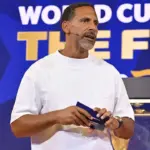Rio Ferdinand Minta Trofi Premier League 2011/12 Diberikan ke MU