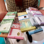 Rupiah Dibuka Melemah ke Rp17.935, Pasar Masih Cermati Harga Minyak Dunia
