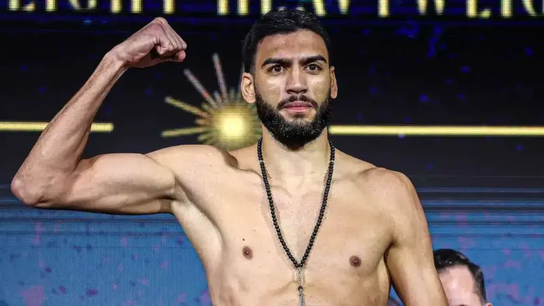 Tak Hadapi Alimkhanuly, Hamzah Sheeraz Lepas Sabuk WBO Kelas Menengah Super