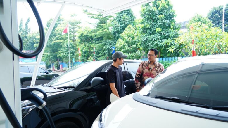 Hari Pelanggan Nasional, PLN Sapa Pelanggan dan Beri Kejutan di Cempaka Putih