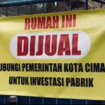 Warga Melong Protes, Spanduk “Rumah Ini Dijual” Membentang
