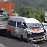 Truk Trailer Diduga Gagal Rem, 14 Kendaraan Beruntun di Tol Cipularang