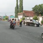 Polisi Atur Lalu Lintas di Tujuh Titik Langensari Banjar