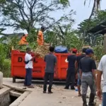 Tumpukan Sampah Warungkandang Purwakarta Akhirnya Diangkut DLH