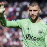 Ter Stegen Jadi Penghalang, Van der Sar Blak-blakan soal Nasib Maarten Paes di Ajax