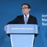 Andy Burnham Disorot Usai Terungkap Terima Tiket Gratis dari Man City