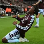 Barcelona Tertarik Mendatangkan Gelandang Aston Villa